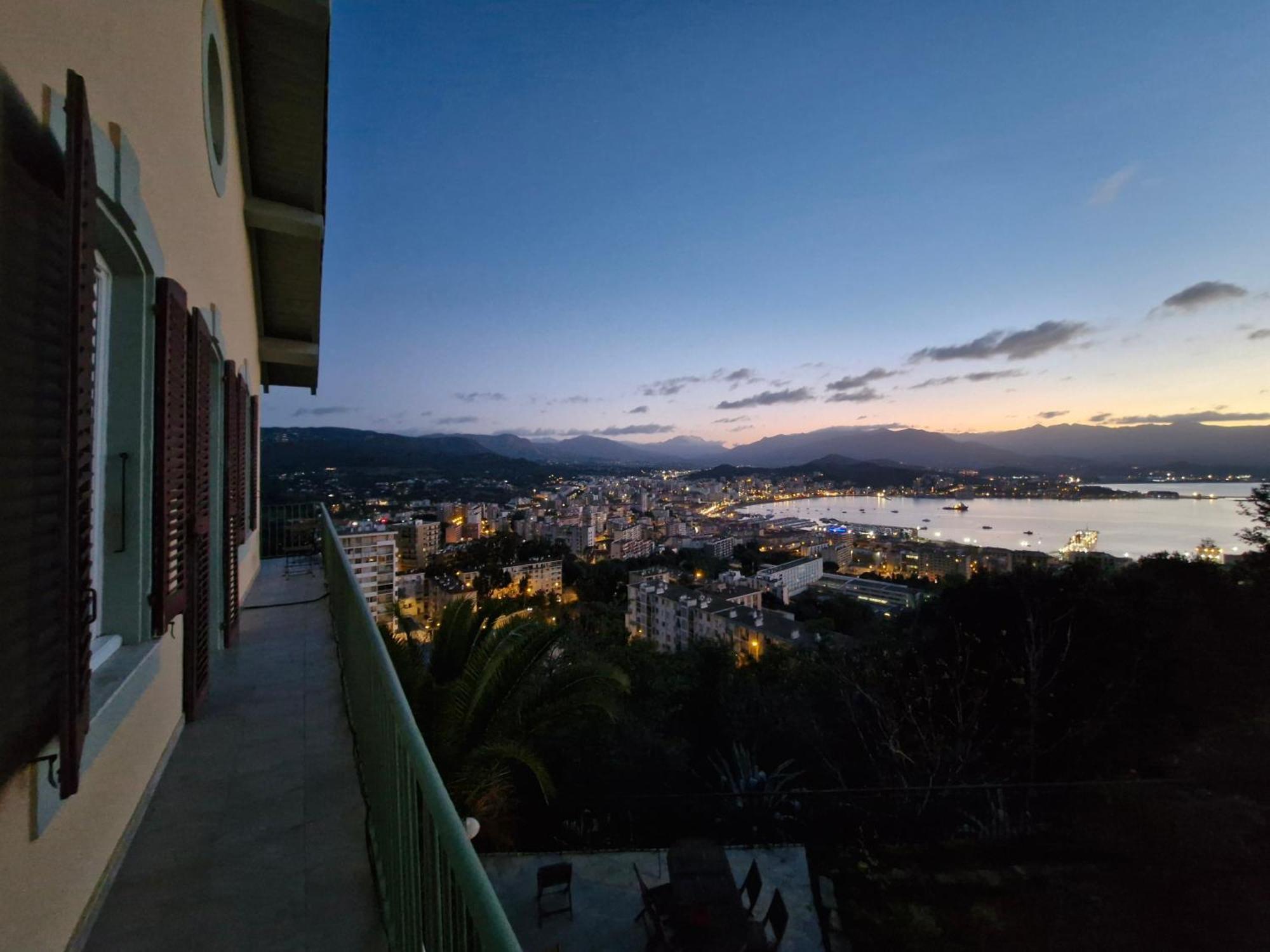 Villa Belvedere D'ajaccio, Entiere Vue Pour 2 A 10 Voyageurs *